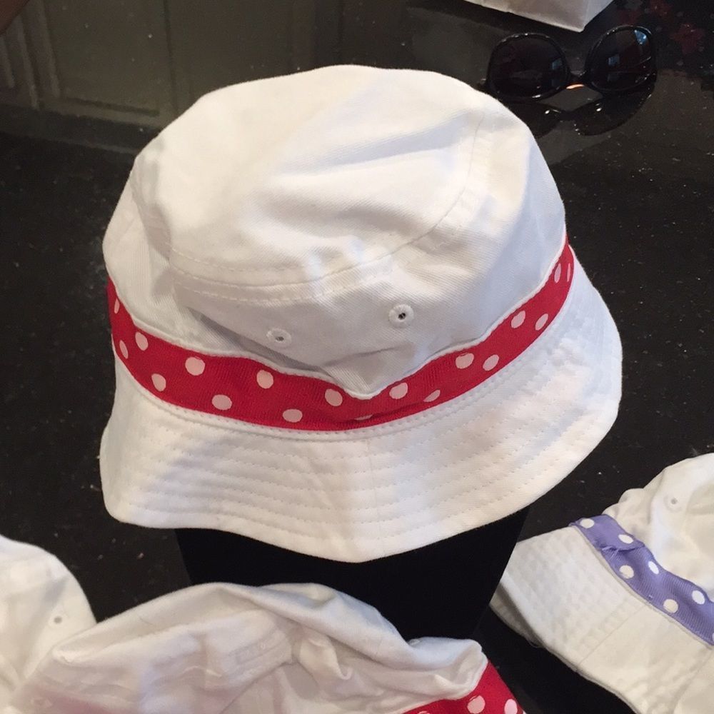 Baby 🍼 🌞 sun hat red and white last two left